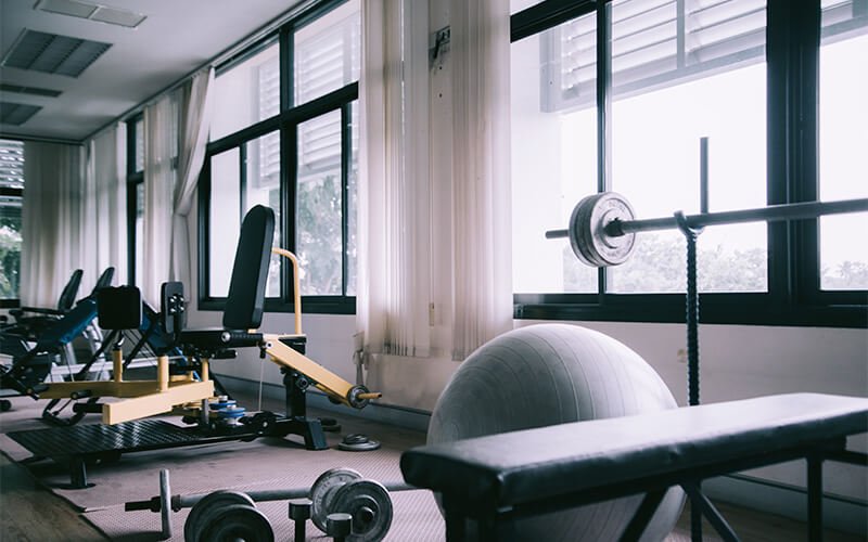 Exercícios físicos em academia